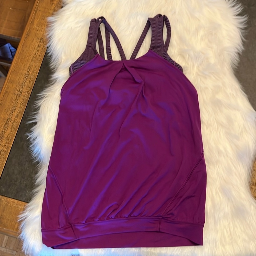 Lululemon strappy back Tank Top with integrated bra and padded inserts size 6